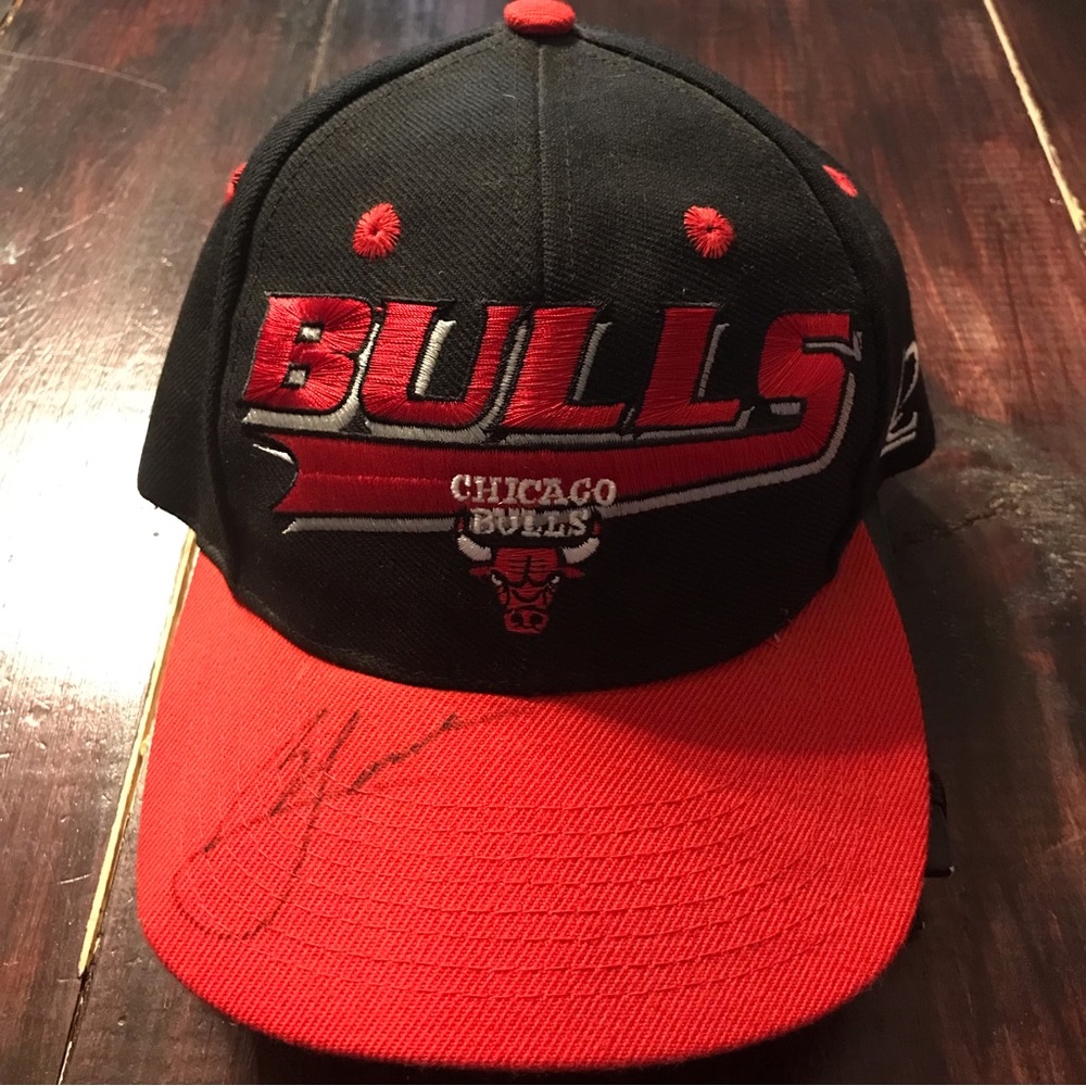 Bob Love Chicago Bulls Autographed SnapBack Hat